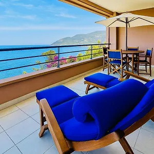 https://magnifique-deux-pices-vue-mer-panoramique.fr-provencehotel.com